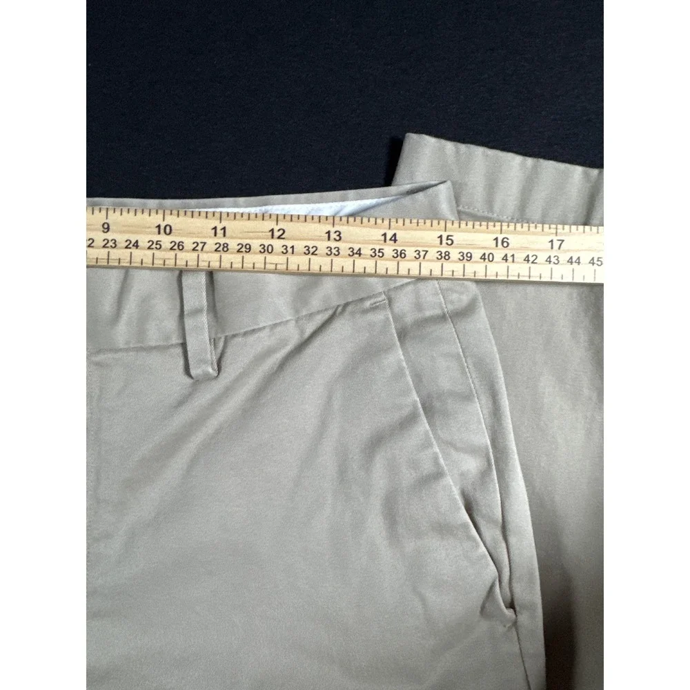 Banana Republic Mens 31x32 Tapered Fit Khaki Chino Pants Tailoring Performance